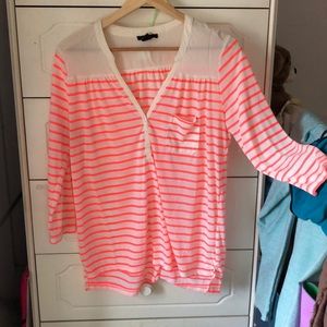 Bright striped 3/4 sleeve top!